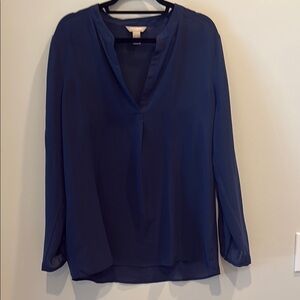 Banana Republic - Women's Navy blue V-neck Blouse. Size XL
